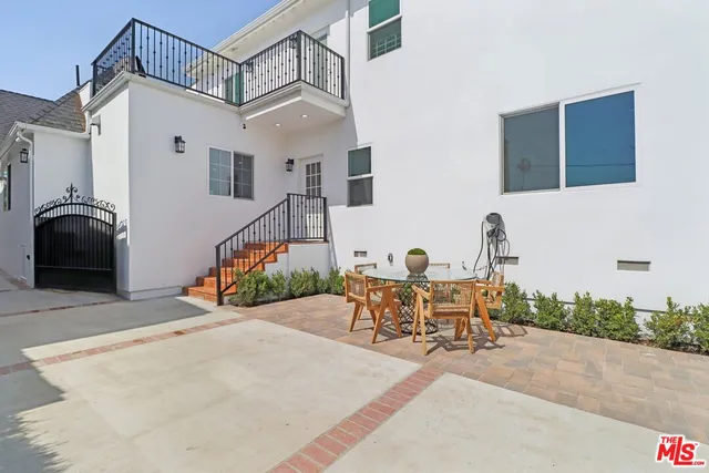 a table and chairs in front of a house