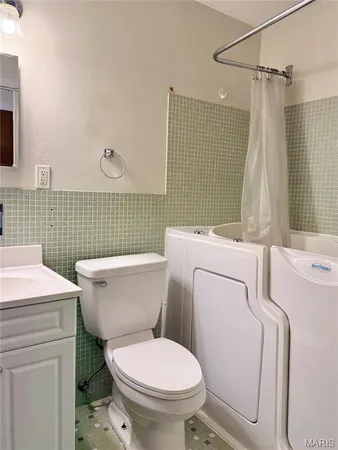 $164,000 | 2210 Spoonwood Drive, Florissant, MO 63033