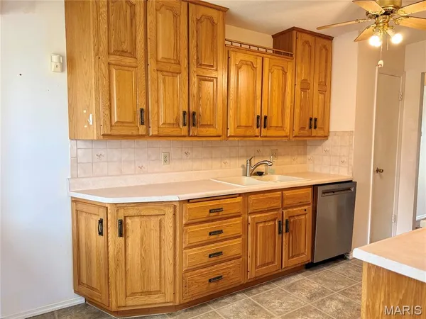$164,000 | 2210 Spoonwood Drive, Florissant, MO 63033