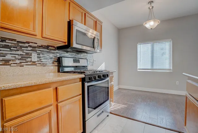 $1,700 | 7701 West Robindale Road, Unit 247, Las Vegas, NV 89113