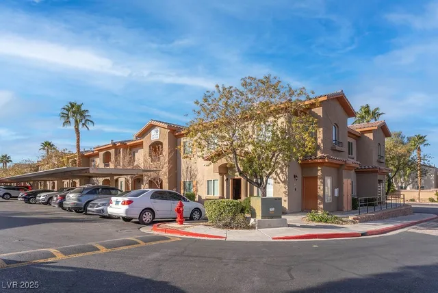 $1,700 | 7701 West Robindale Road, Unit 247, Las Vegas, NV 89113