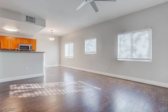 $1,700 | 7701 West Robindale Road, Unit 247, Las Vegas, NV 89113