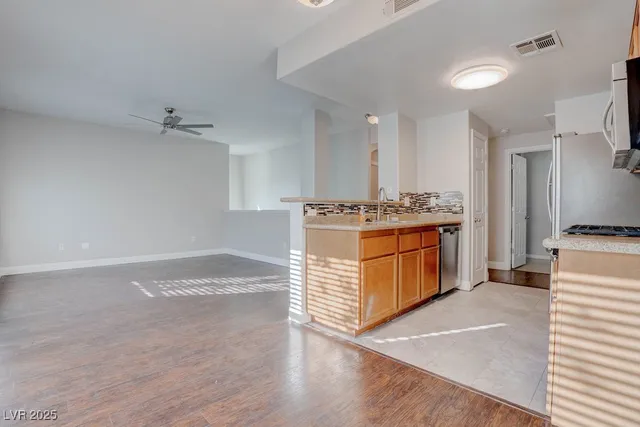 $1,700 | 7701 West Robindale Road, Unit 247, Las Vegas, NV 89113