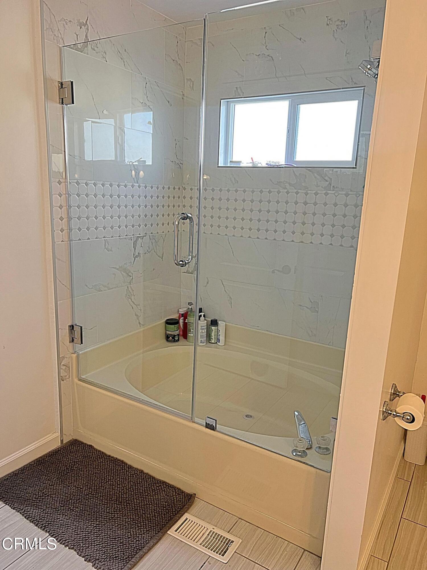 2510 Elderberry Drive, Unit 60 Oxnard, CA 93036 - Photo 22 of 37 a bathroom with a bathtub and a shower