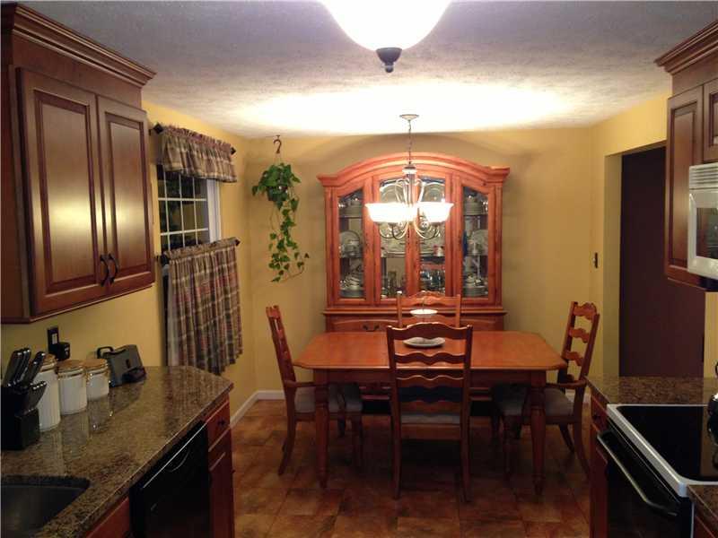 336 Partridge Run Road Gibsonia, PA 15044 - Photo 7 of 16 Dining Room. The dining room/kitchen eat in area is great for all of your gatherings.