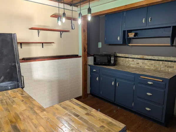 $185,000 | 2042 Kenneth Drive, Freeport, IL 61032