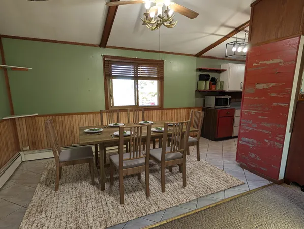 $185,000 | 2042 Kenneth Drive, Freeport, IL 61032