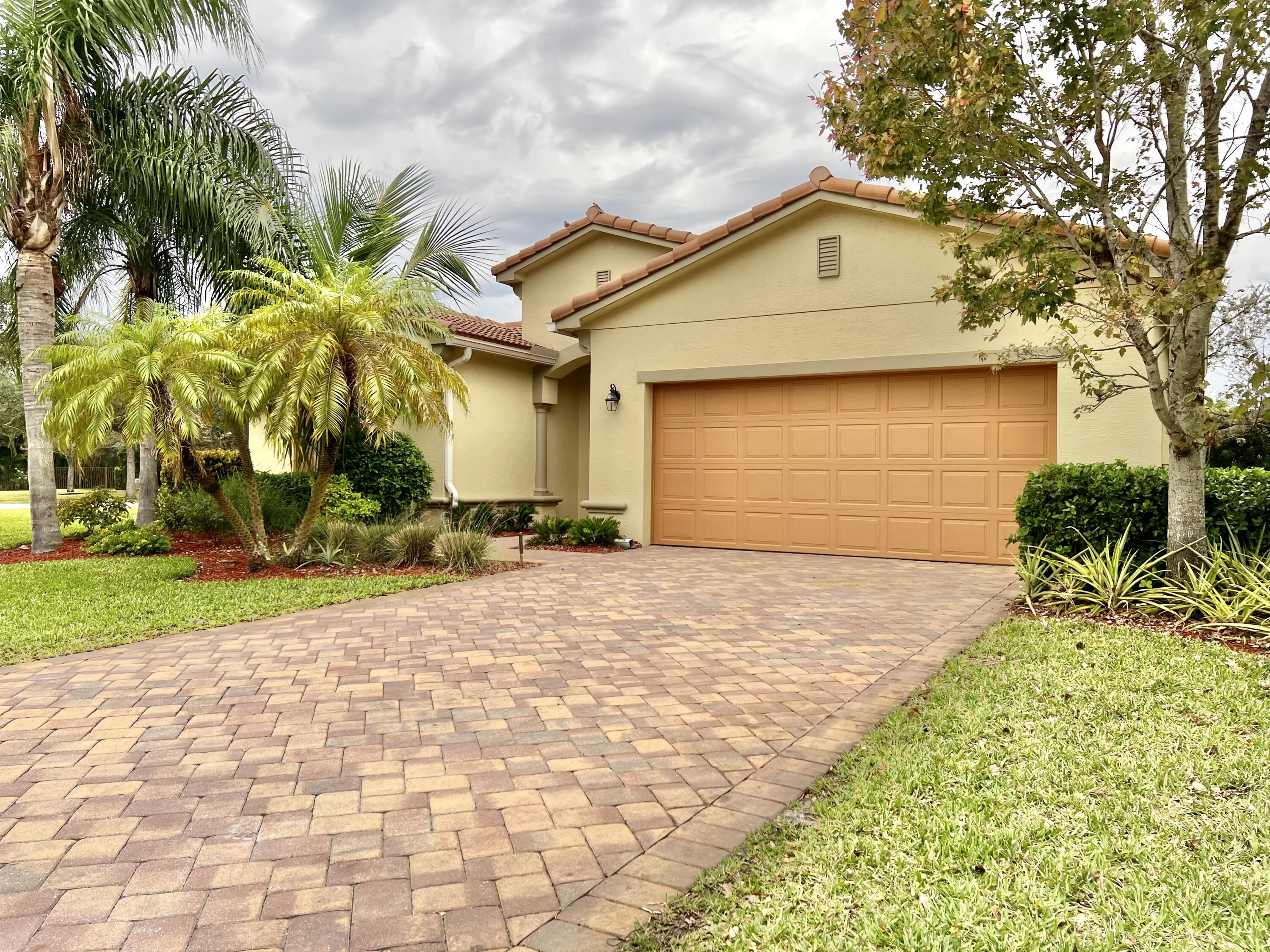 348 Southwest Sun Cir  