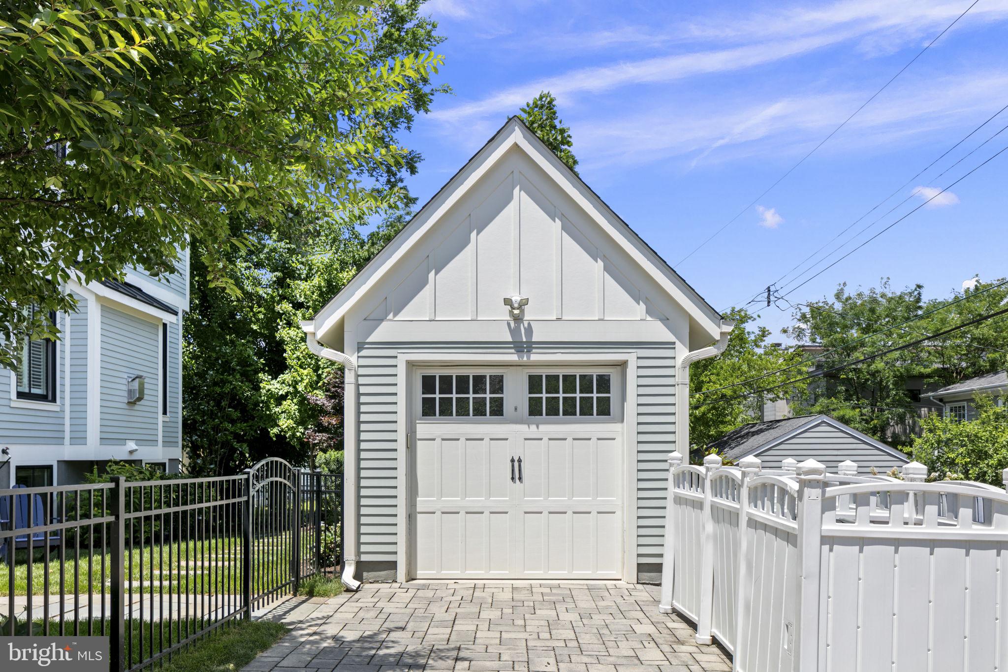 1801 North Bryan Street Arlington, VA 22201 - Photo 45 of 50 Garage with remote