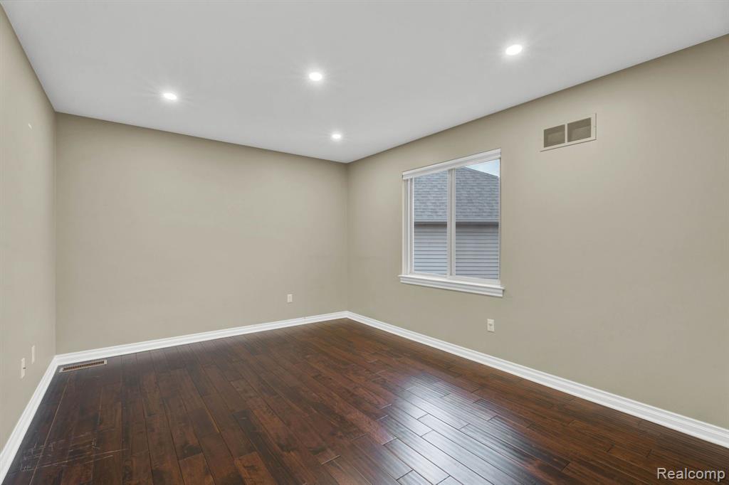 6736 Baker Utica, MI 48317 - Photo 32 of 53