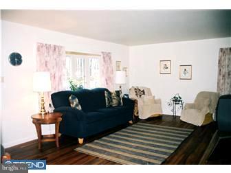 717 Susan Drive Exton, PA 19341 - Photo 2 of 12 Living Room