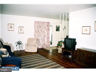 717 Susan Drive Exton, PA 19341 - Photo 3 of 12 Living Room