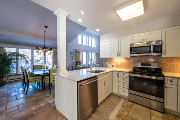 $795,000 | 3755 Quechee Main Street, Unit 9A, Hartford, VT 05059