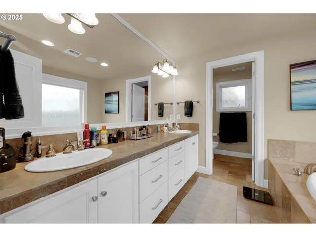 $1,050,000 | 2250 Turnberry Court, Eugene, OR 97401