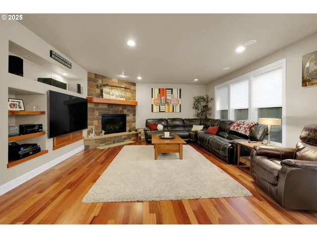 $1,050,000 | 2250 Turnberry Court, Eugene, OR 97401