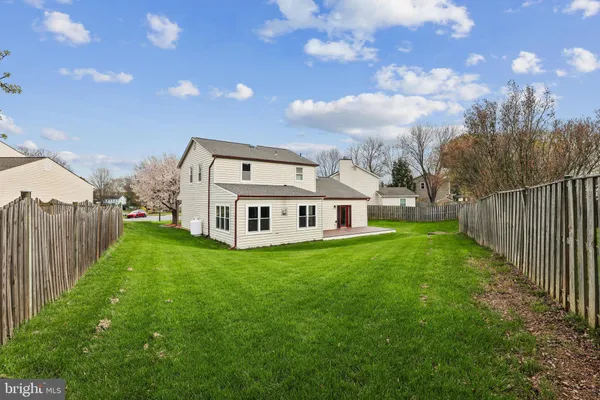 a view of a house with backyard and garden