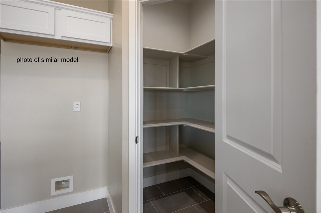 3356 Higley Road Golden Valley, AZ 86413 - Photo 8 of 21 Pantry