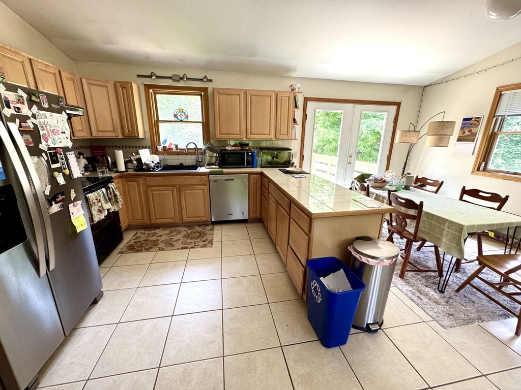 539 Pulpit Hill Road Amherst, MA 01002 - Photo 3 of 36