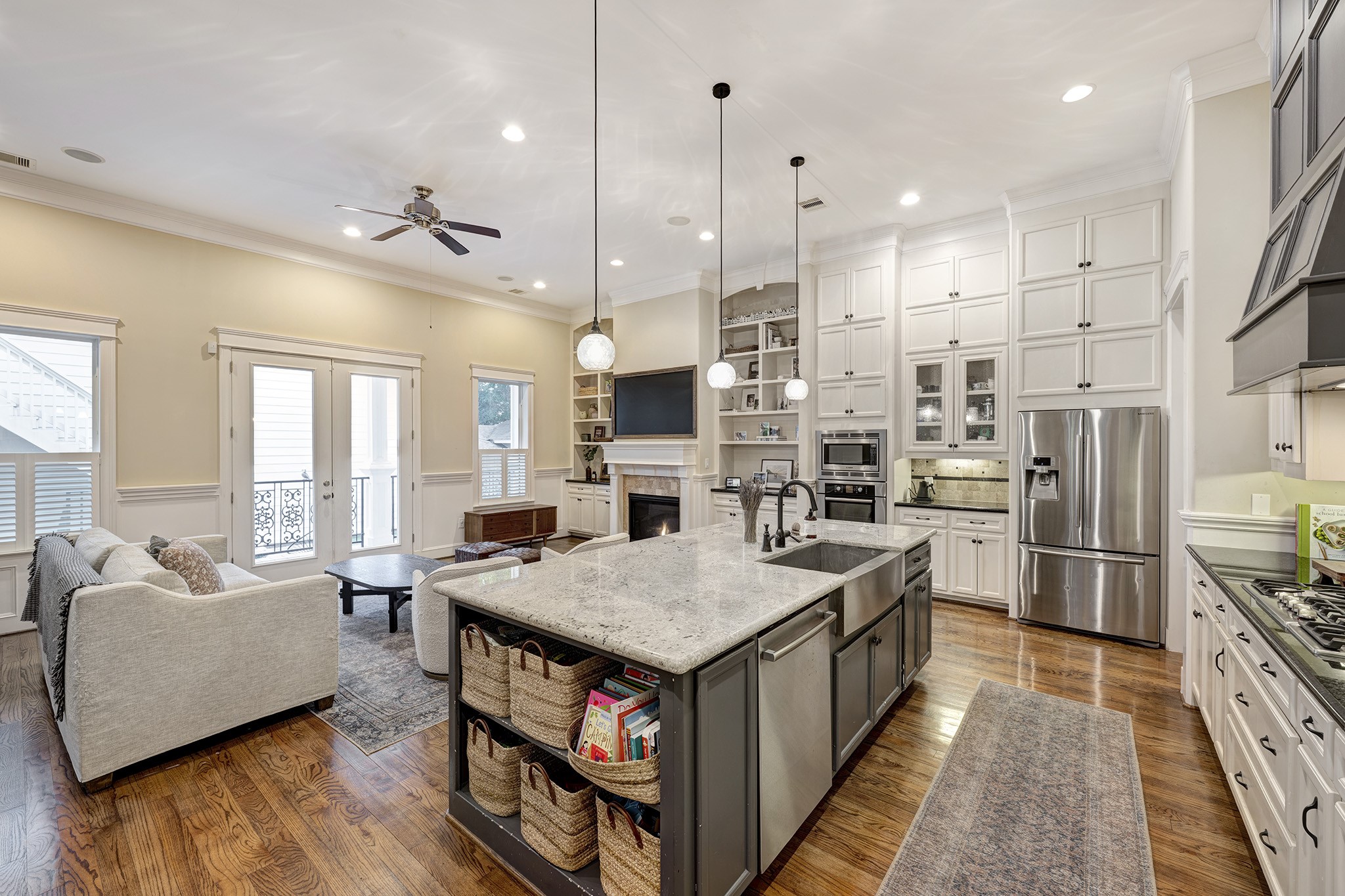 1010 Nicholson Street Houston, TX 77008 - Photo 11 of 28 a large kitchen with stainless steel appliances granite countertop a lot of cabinets and wooden floors
