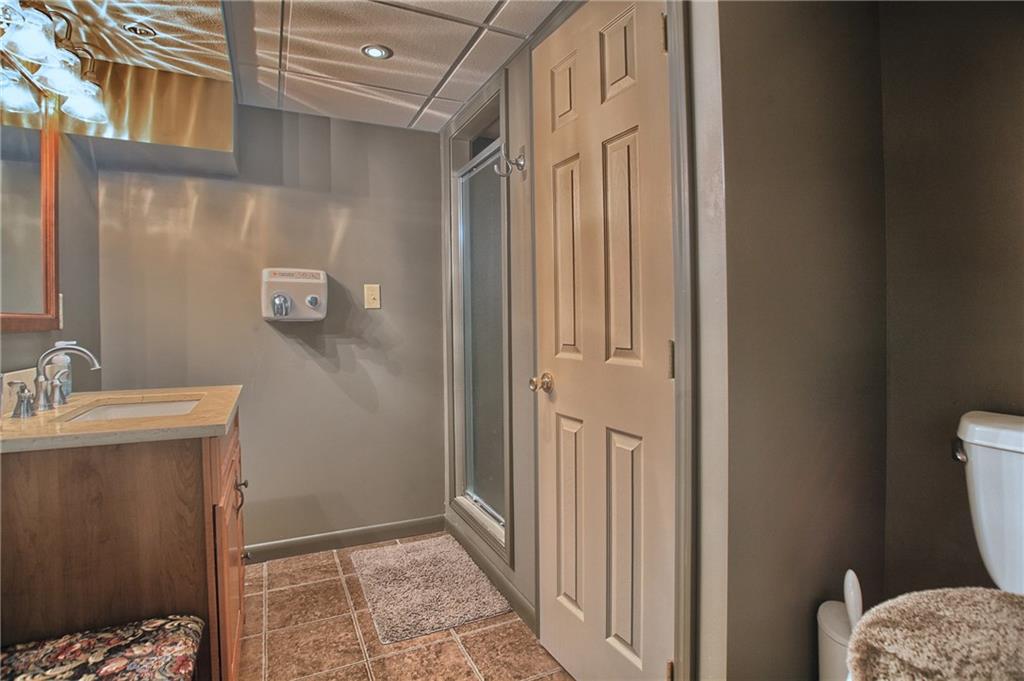 424 Winter Road New Castle, PA 16101 - Photo 15 of 20 Full bath on lower level