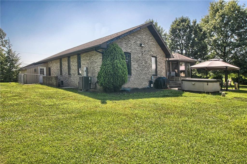 424 Winter Road New Castle, PA 16101 - Photo 19 of 20 side view