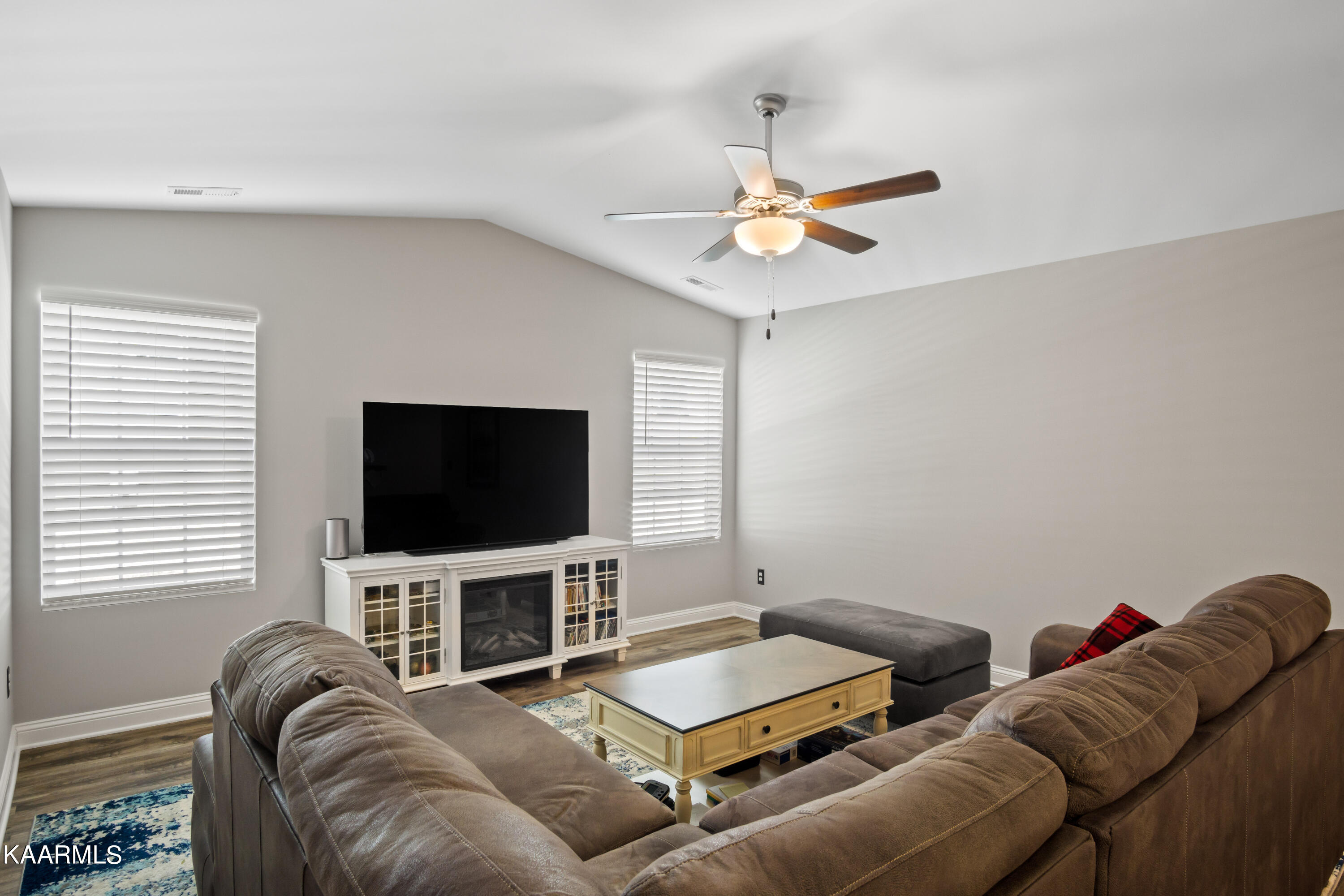 900 Spring Park Road Knoxville, TN 37914 - Photo 14 of 28 living room 1