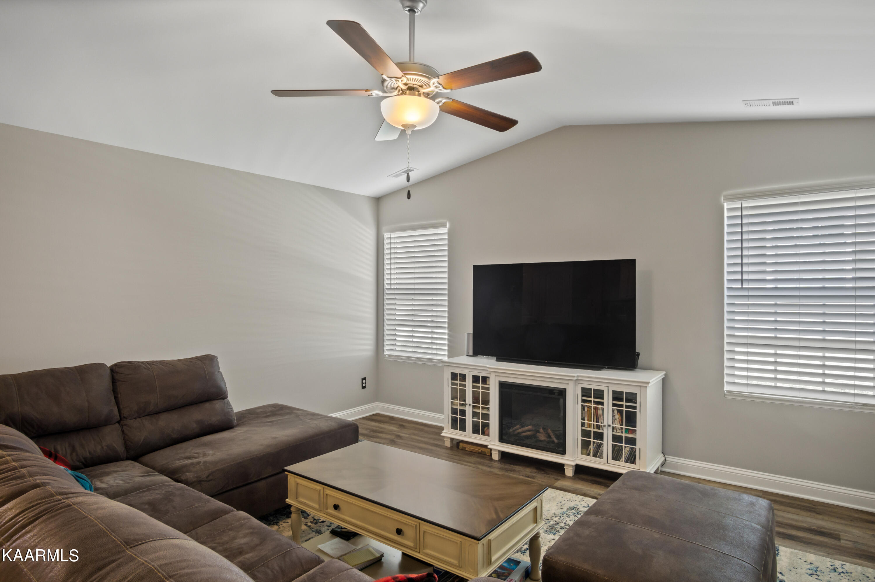 900 Spring Park Road Knoxville, TN 37914 - Photo 15 of 28 living room 2