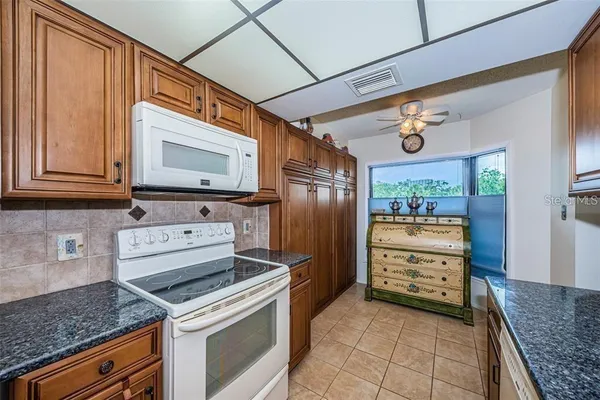 $1,950 | 1324 Pasadena Avenue South, Unit 205, South Pasadena, FL 33707