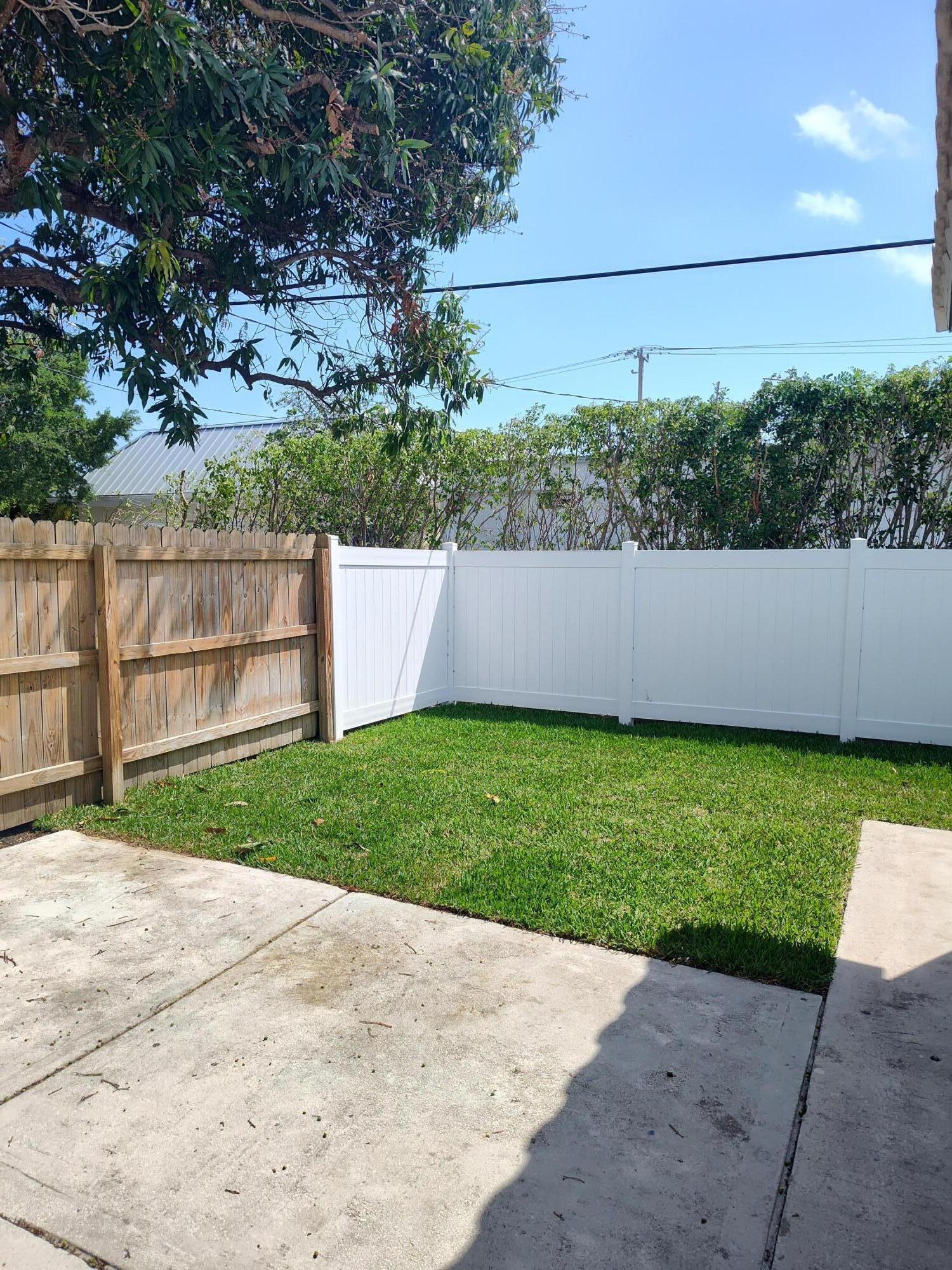 2248 Northeast 37th Street Lighthouse Point, FL 33064 - Photo 17 of 19 a view of back yard