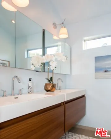 $10,000 | 1060 Nowita Place, Venice, CA 90291