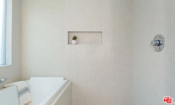 $10,000 | 1060 Nowita Place, Venice, CA 90291