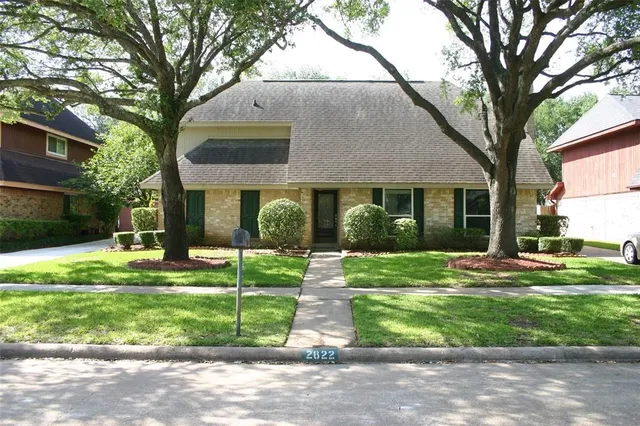 a view of a house with a yard and plants