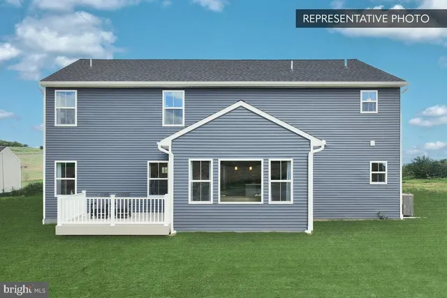 a view of front of house with a yard