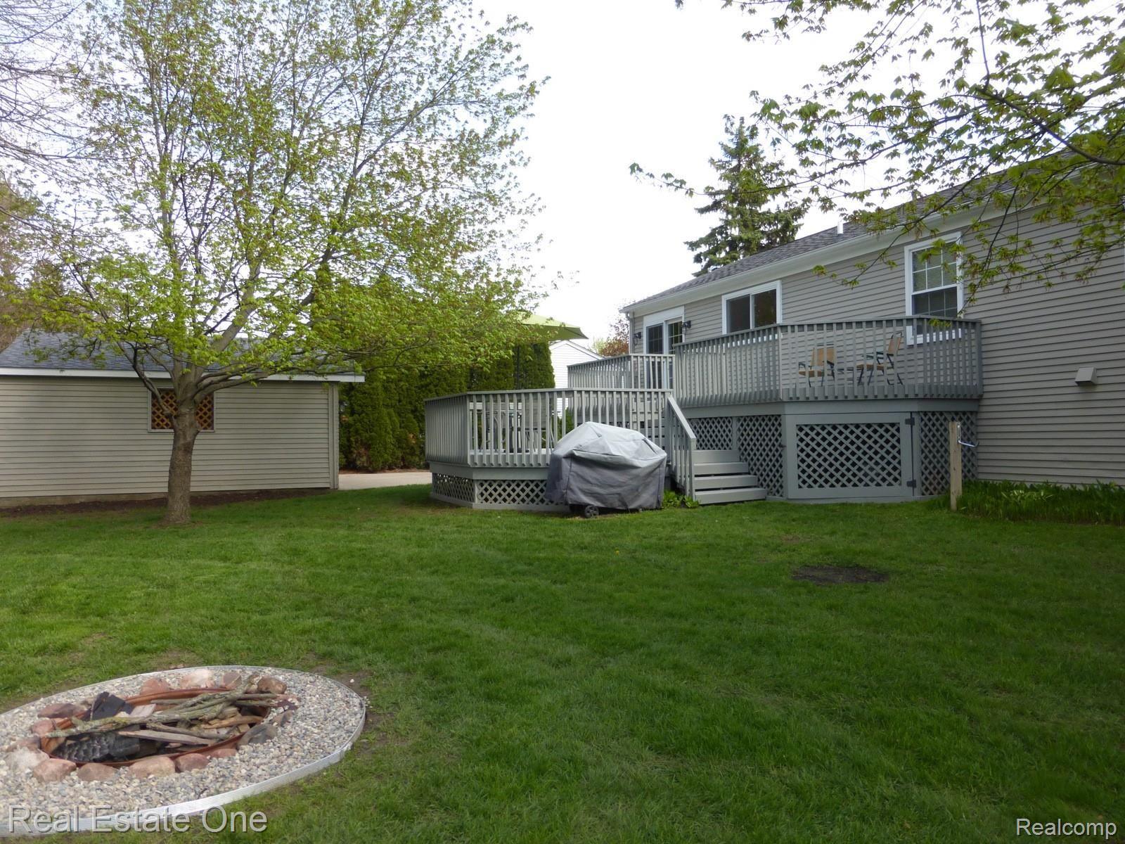 645 Hidden Ridge Drive Troy, MI 48083 - Photo 39 of 43 backyard