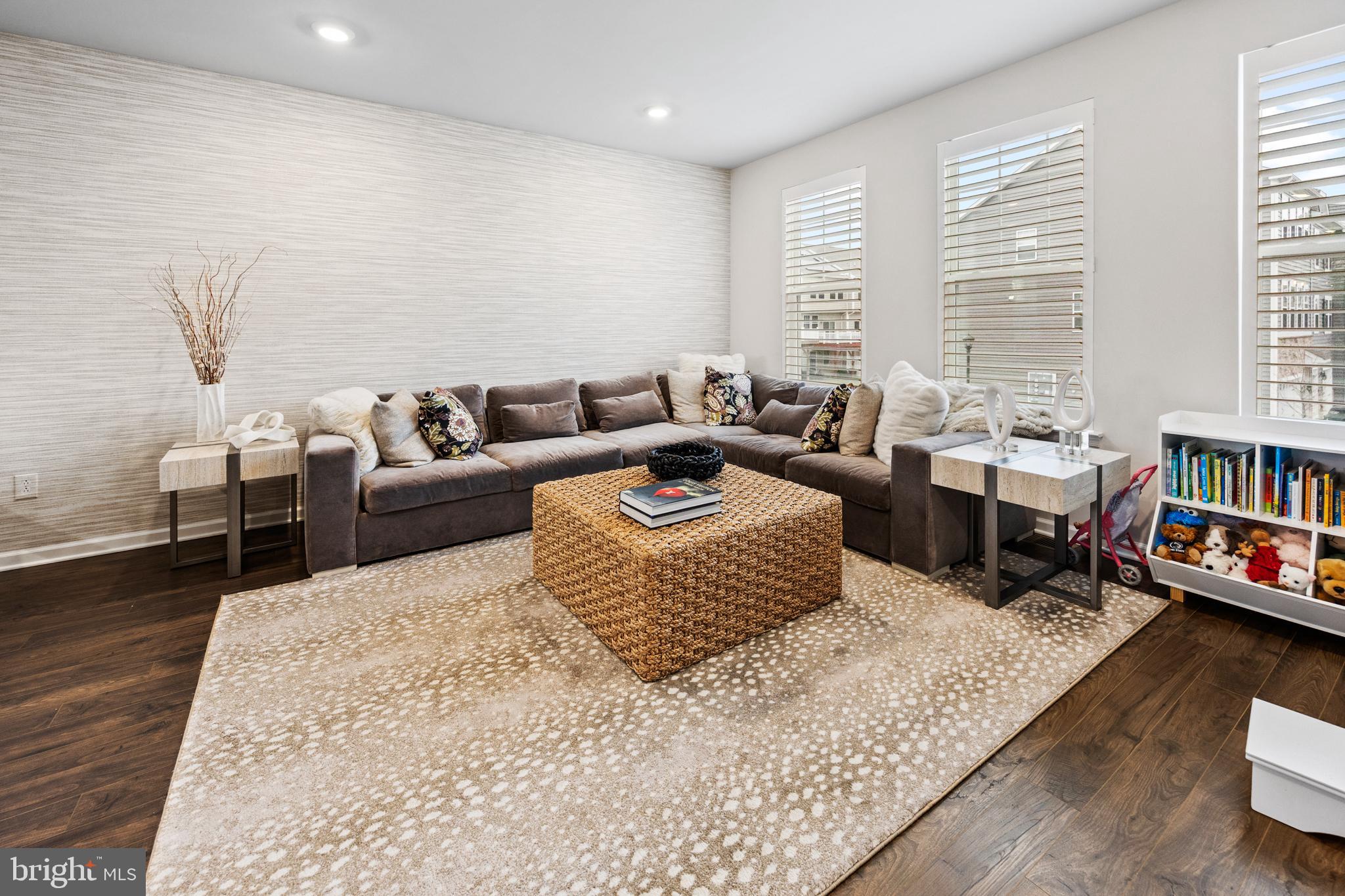 41 Turin Way Mount Laurel, NJ 08054 - Photo 16 of 35 Accent wall w/ designer wallpaper