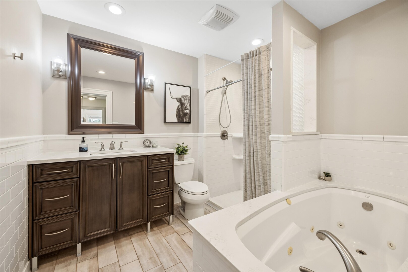 1525 West Wiesbrook Road Wheaton, IL 60189 - Photo 12 of 40 Gallery Image 12