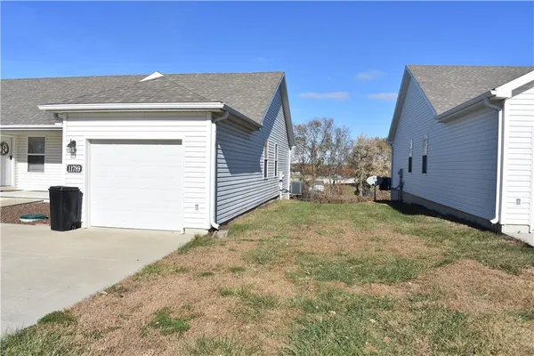 $219,900 | 11789 Ridgeway Drive, St. Joseph, MO 64505