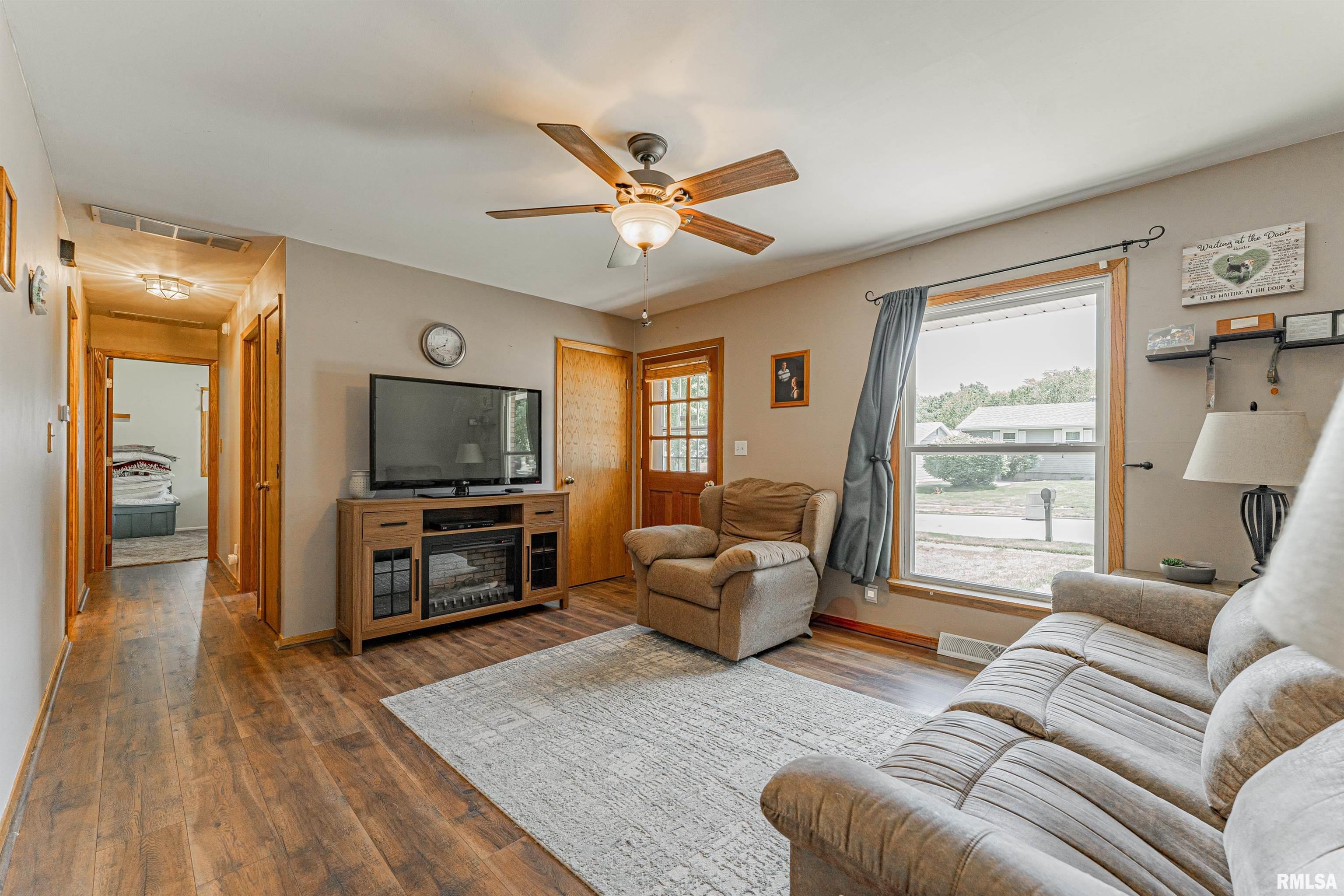 1224 Rutledge Road Bloomington, IL 61704 - Photo 4 of 19 Gallery Image 4