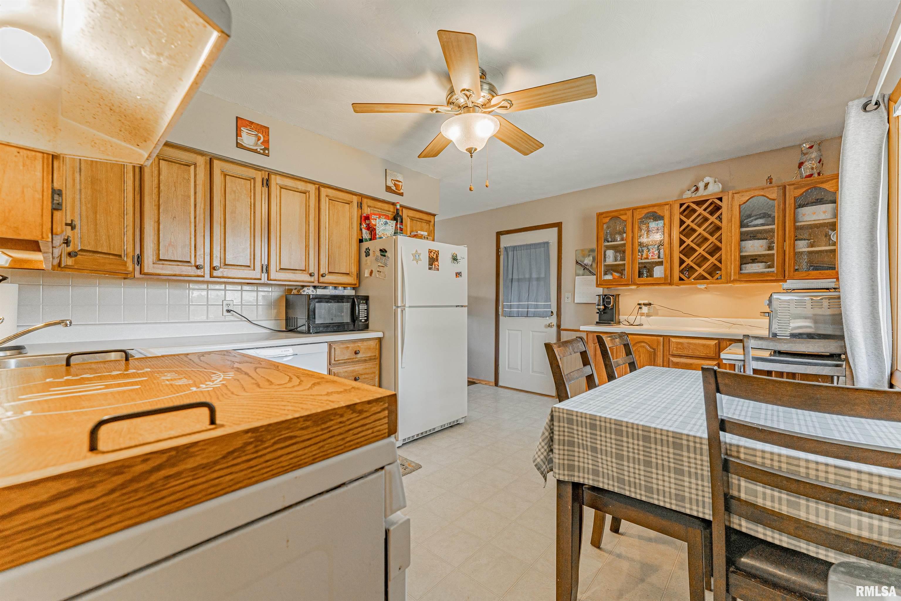 1224 Rutledge Road Bloomington, IL 61704 - Photo 8 of 19 Gallery Image 8