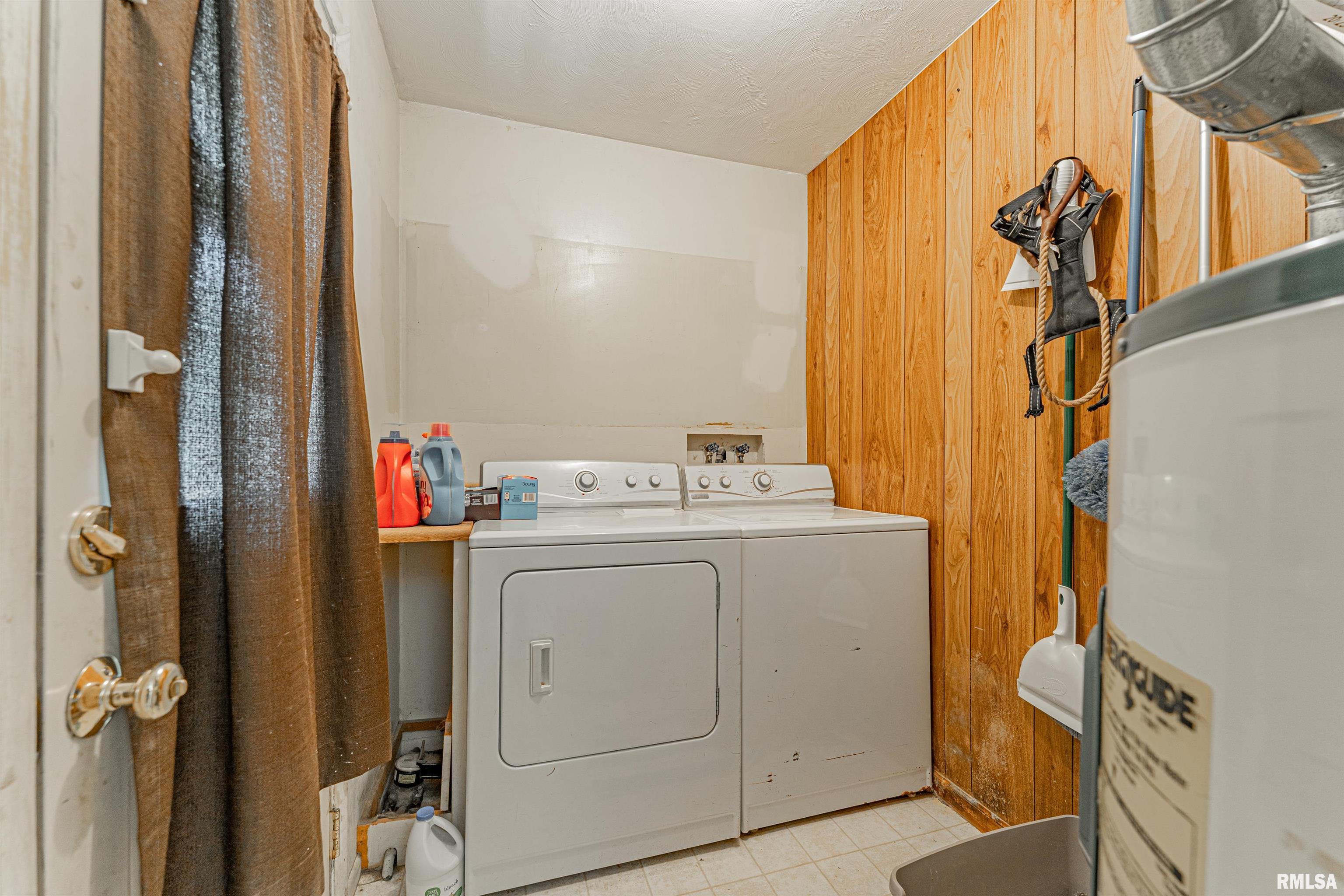 1224 Rutledge Road Bloomington, IL 61704 - Photo 9 of 19 Gallery Image 9