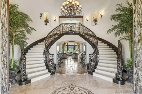 a view of entryway with a front door