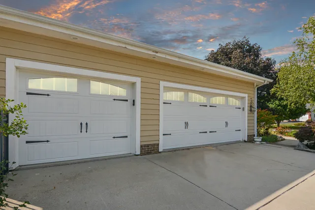 $539,000 | 3211 Leafy Lane, Bloomington, IL 61704