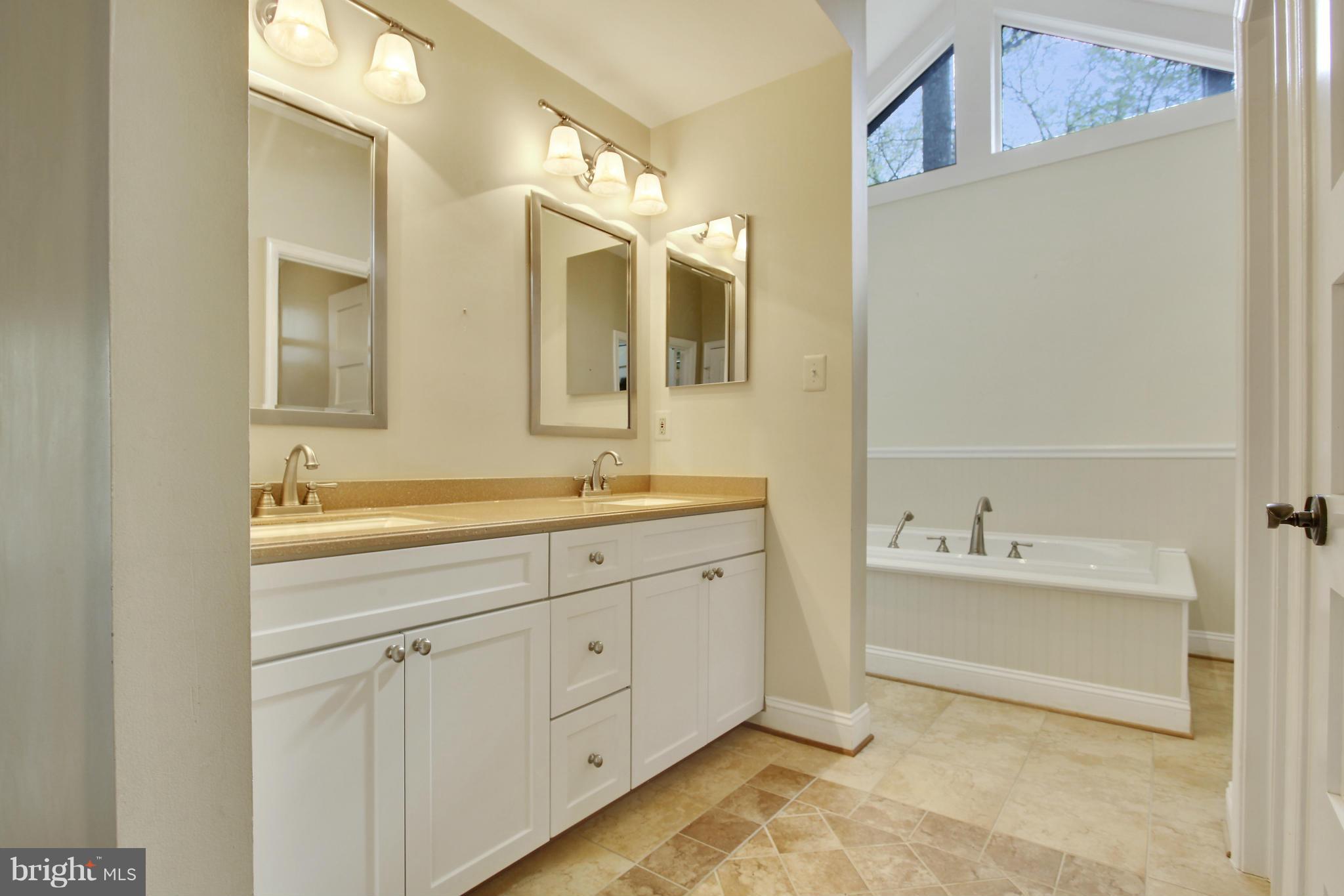11921 State Rte 4707 Reston, VA 20191 - Photo 14 of 28 Bath (Master)