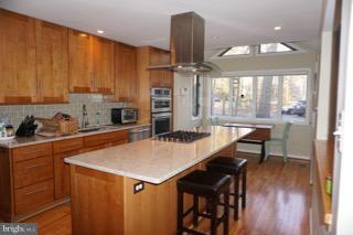 11921 State Rte 4707 Reston, VA 20191 - Photo 3 of 28 Kitchen