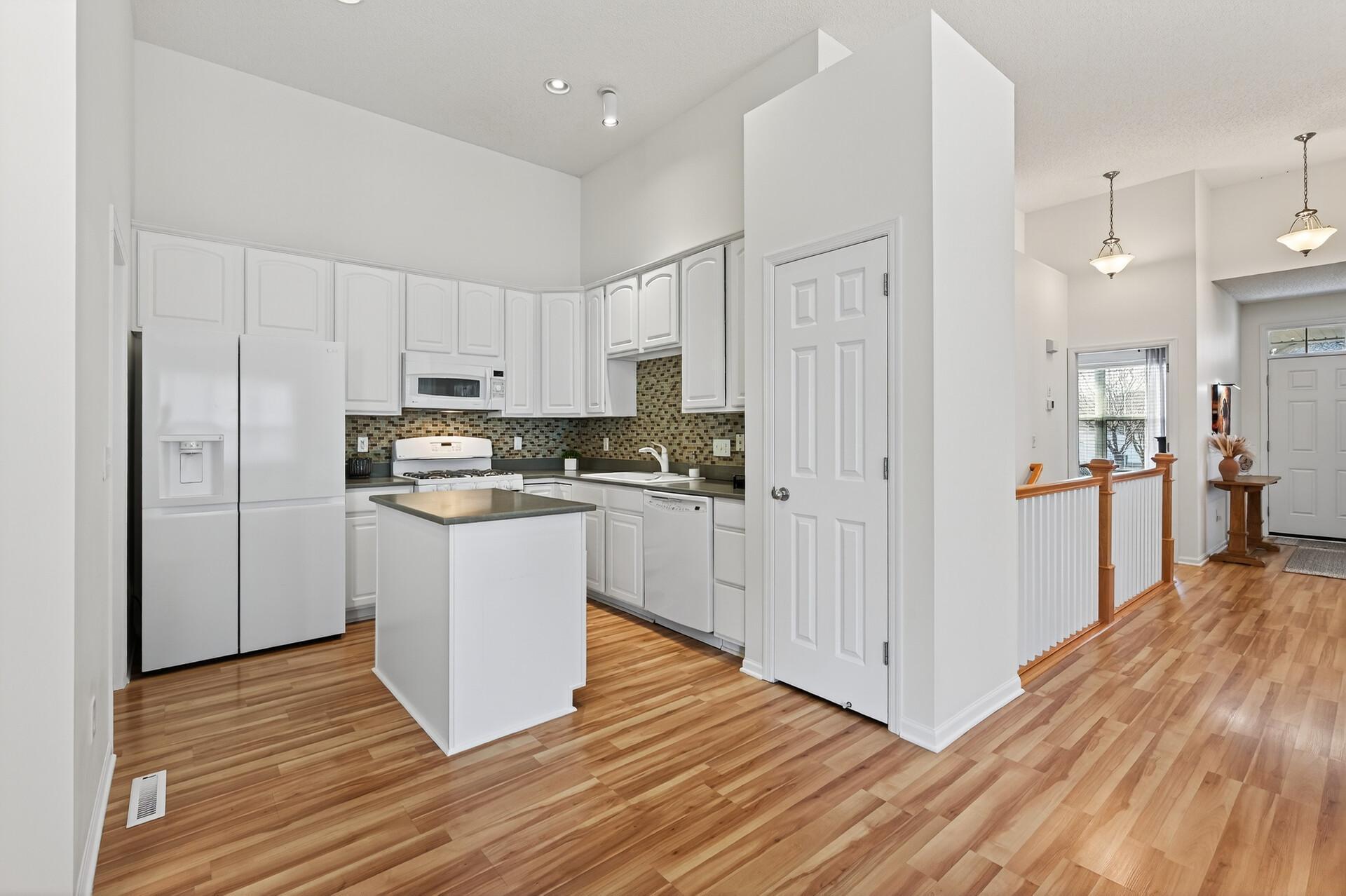 9767 Picket Drive Eden Prairie, MN 55347 - Photo 12 of 32