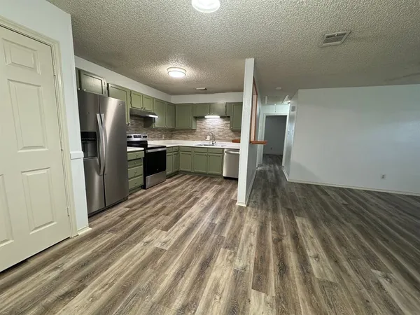 $1,500 | 11919 Averett Court, Fort Worth, TX 76008