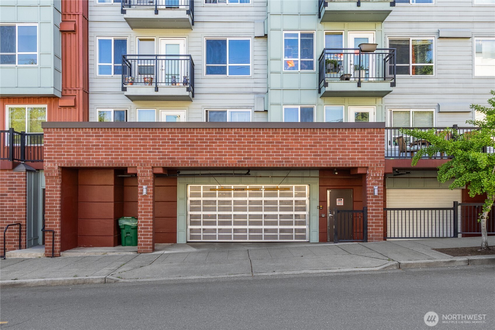 424 North 85th Street, Unit 404 Seattle, WA 98103 - Photo 3 of 31