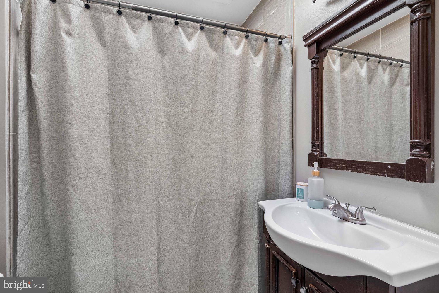 3922 Q Street Southeast Washington, DC 20020 - Photo 15 of 34 Bath