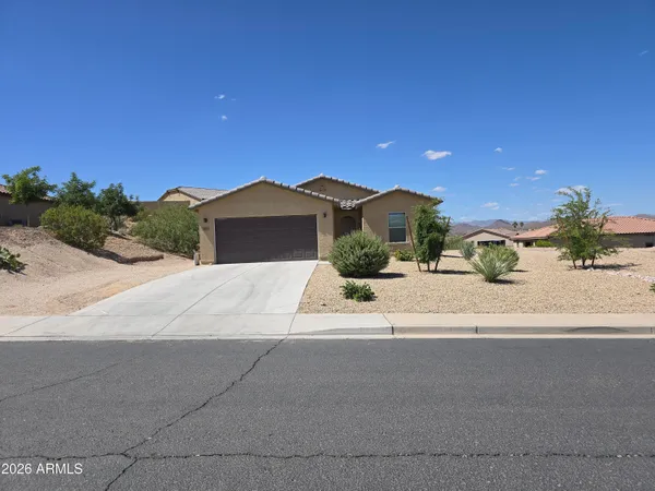 $1,900 | 40 West Cottonwood Lane, Wickenburg, AZ 85390