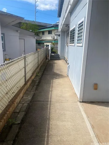 $1,300 | 98-118 Kihale Street, Unit BACK, Aiea, HI 96701